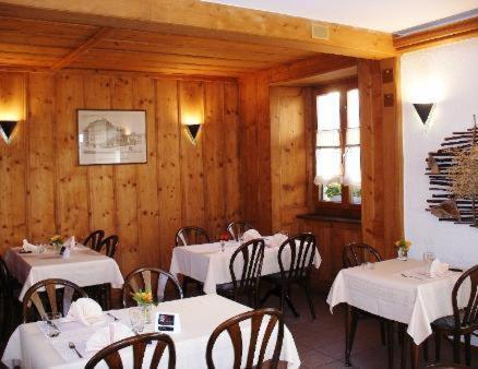 Chez Gilles hôtel resto bar SA La Chaux De Fonds Exterior foto